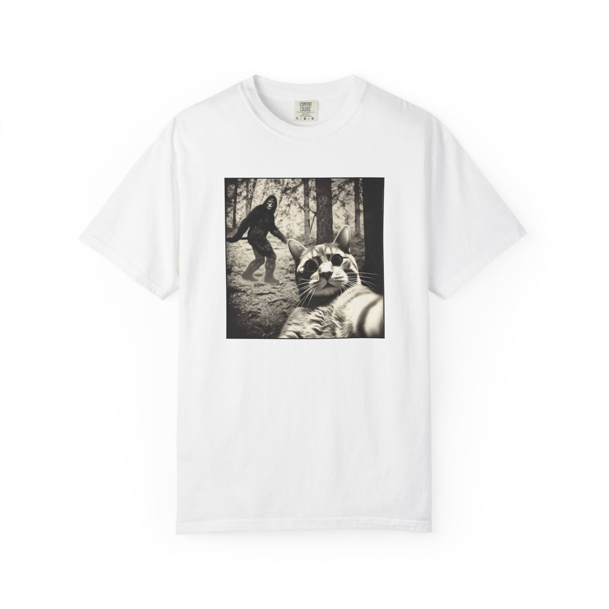 Bigfoot Photobomb Cat Selfie T-Shirt